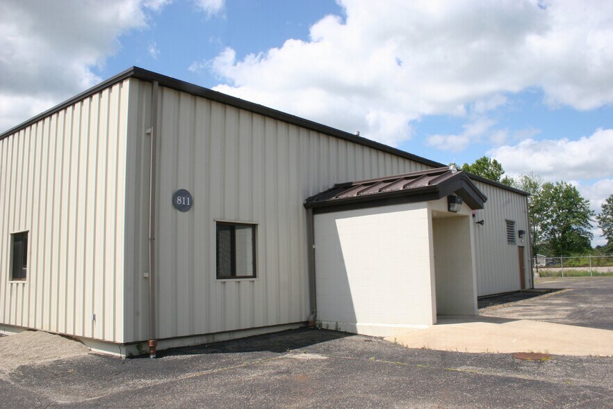 811 Irving Wick Dr W, Heath, OH for lease - Primary Photo - Image 1 of 2