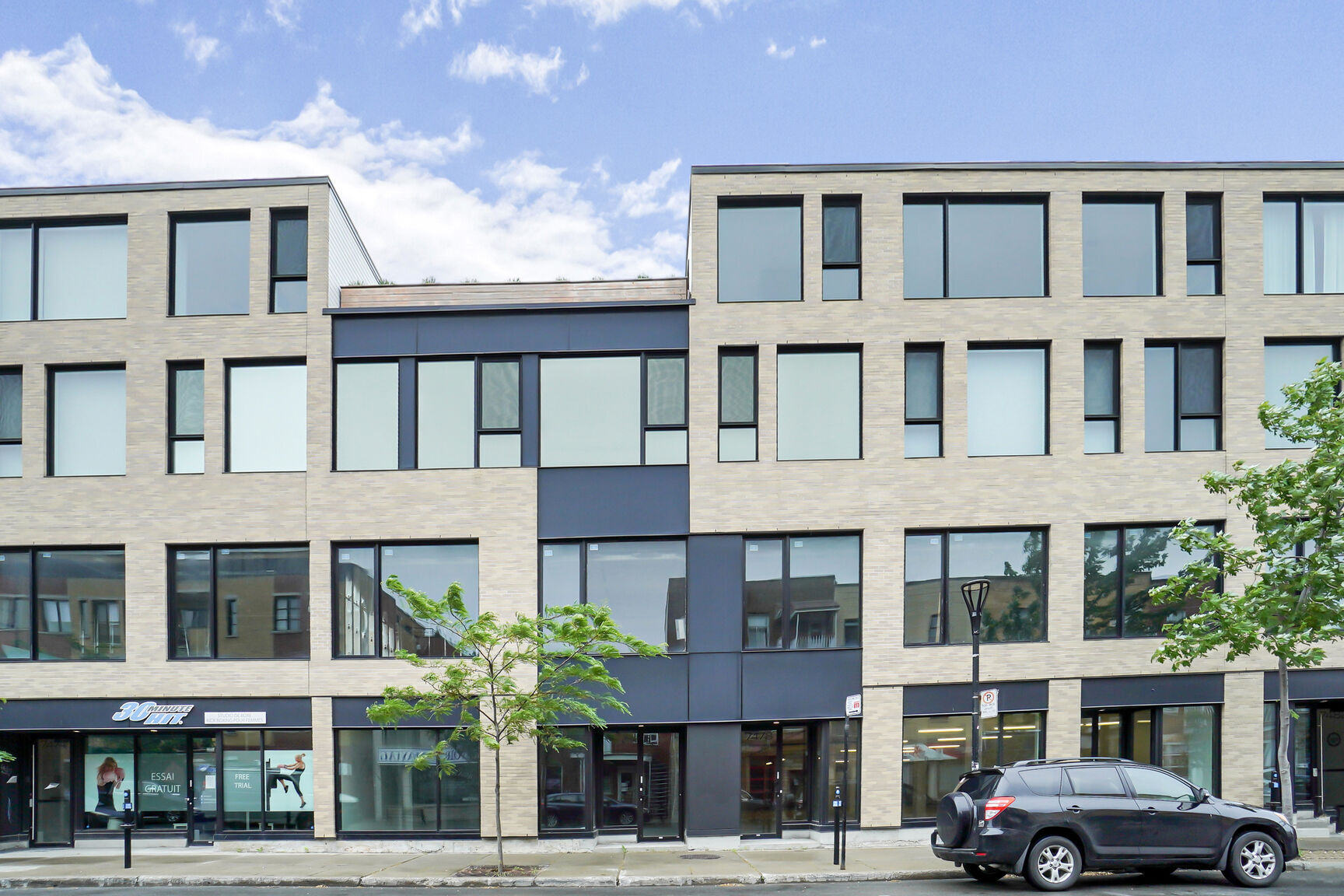 7472-7480 Rue Saint-Hubert, Montréal, QC for lease Building Photo- Image 1 of 10