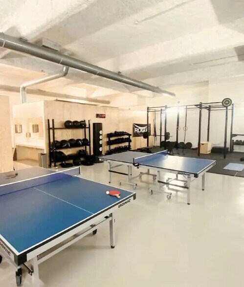 1 Rue De Saint-Pétersbourg, Paris à louer - Photo du bâtiment - Image 3 de 6