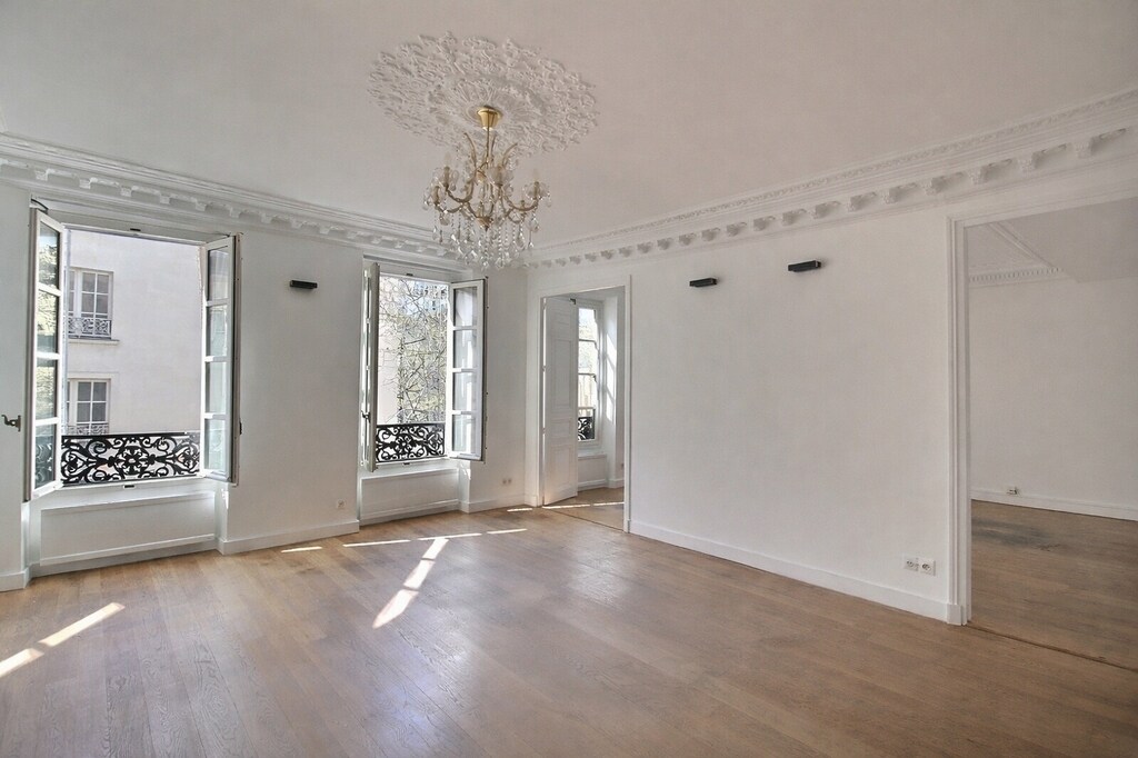 Office in Paris for lease Interior Photo- Image 1 of 10