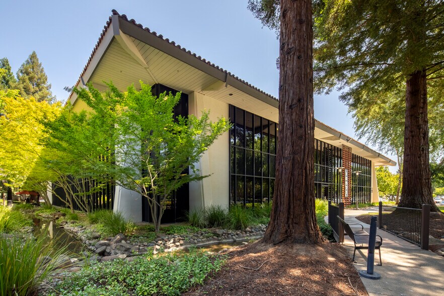 10971 Sun Center Dr, Rancho Cordova, CA à louer - Photo du bâtiment - Image 2 de 8