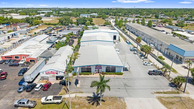 Plus de détails pour 11425 N 66th St, Largo, FL - Commerce de détail à louer