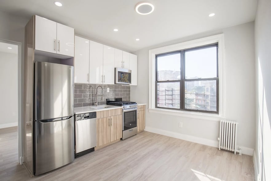 2320 Hughes Ave, Bronx, NY à vendre - Photo intérieure - Image 2 de 10