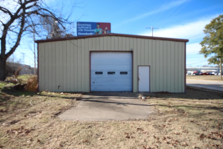 2318 Charles Page Blvd, Tulsa, OK for sale - Building Photo - Image 2 of 11