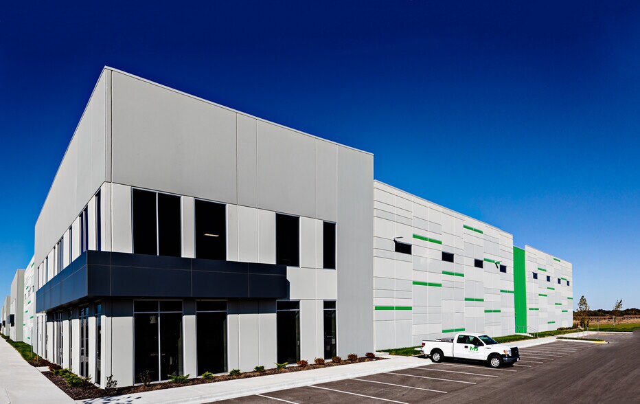 Lone Elm Commerce Center, Olathe, KS à louer - Photo du bâtiment - Image 1 de 3