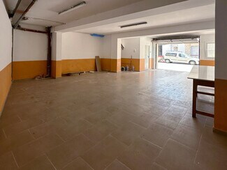 Plus de détails pour Multi-résidentiel à vendre