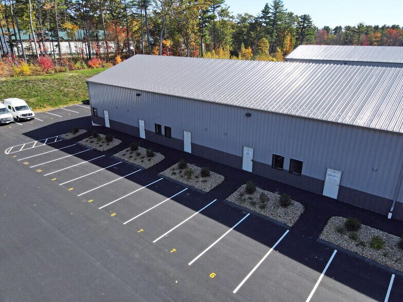 22 Dartmouth Dr, Auburn, NH à louer - Photo du bâtiment - Image 3 de 5