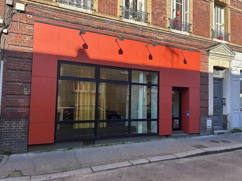 Retail in Rouen for lease - Building Photo - Image 2 of 2