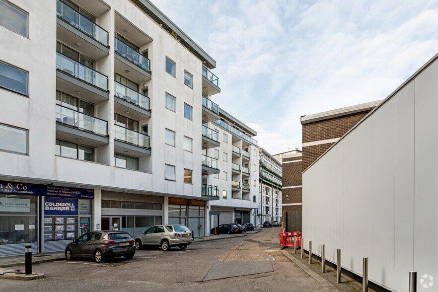 1 Royal Oak Yard, Londres à louer - Photo du bâtiment - Image 2 de 16