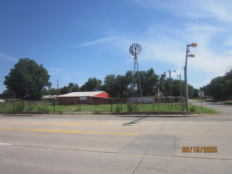 300 F NE, Childress, TX for sale - Building Photo - Image 1 of 7