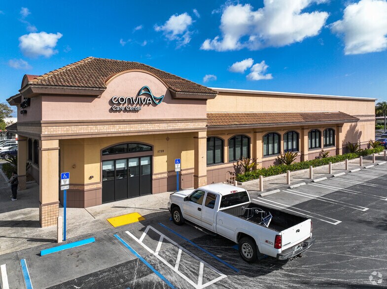 5815-5889 Lake Worth Rd, Greenacres, FL à louer - Photo du bâtiment - Image 2 de 3