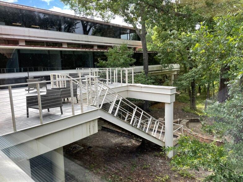 222 Palisades Creek Dr, Richardson, TX for sale - Building Photo - Image 3 of 18