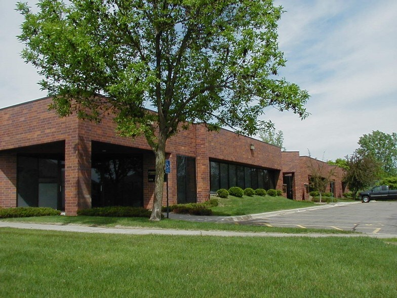 2200-2226 E 117th St, Burnsville, MN à louer - Photo du bâtiment - Image 2 de 4