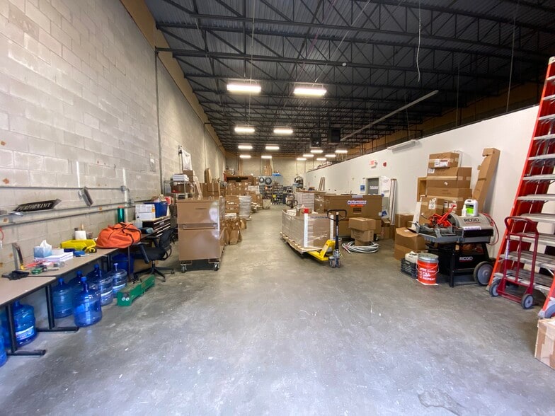 275 Centre St, Holbrook, MA for lease - Interior Photo - Image 3 of 7