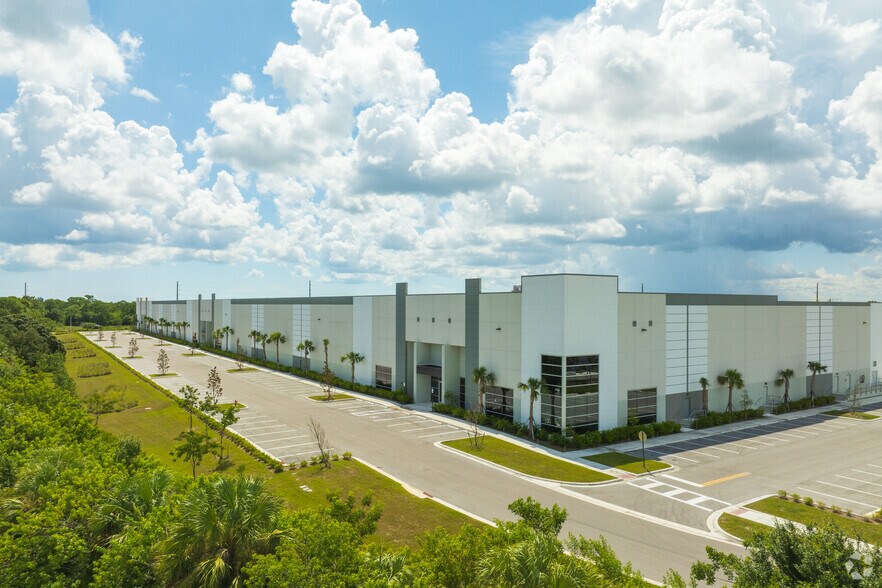 6937 Ltc Pky, Port Saint Lucie, FL à vendre - Photo du bâtiment - Image 2 de 14