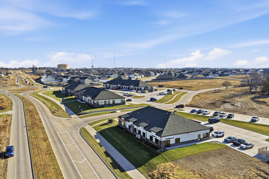 7450 Suncrest Dr, Lincoln, NE à louer - Photo du bâtiment - Image 1 de 5