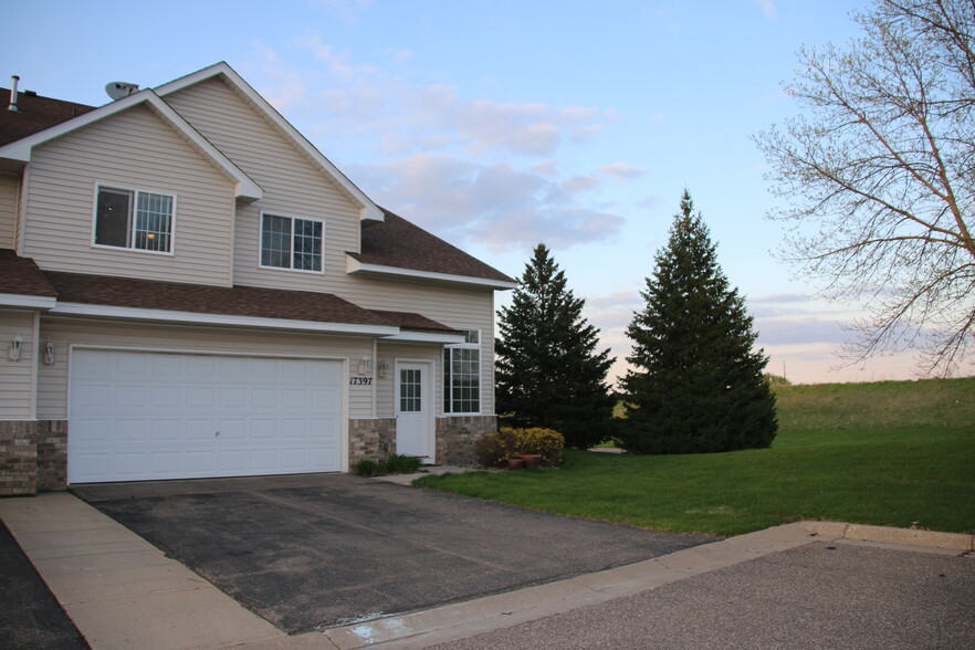 17397 Glacier Way, Lakeville, MN à vendre - Photo principale - Image 1 de 1