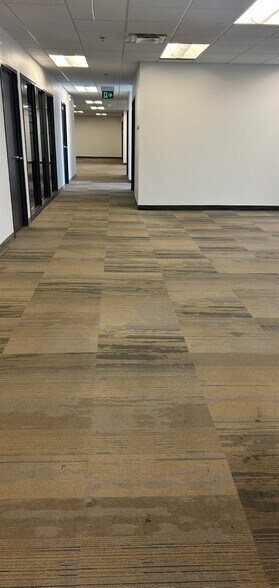 405 Britannia Rd E, Mississauga, ON for lease - Interior Photo - Image 2 of 25