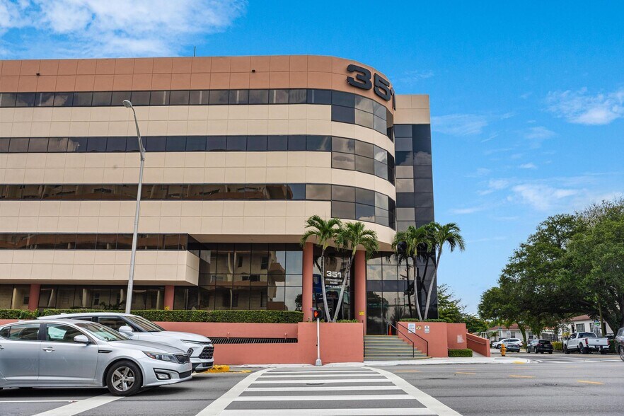 351 NW Le Jeune Rd, Miami, FL à vendre - Photo du bâtiment - Image 2 de 18