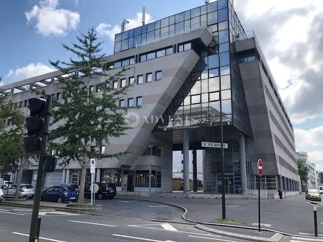 Bureau dans Mareuil-lès-Meaux à louer - Photo du bâtiment - Image 1 de 6