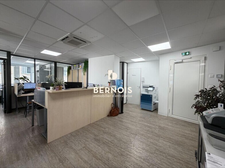 Bureau dans Toulon à vendre - Photo du bâtiment - Image 3 de 13