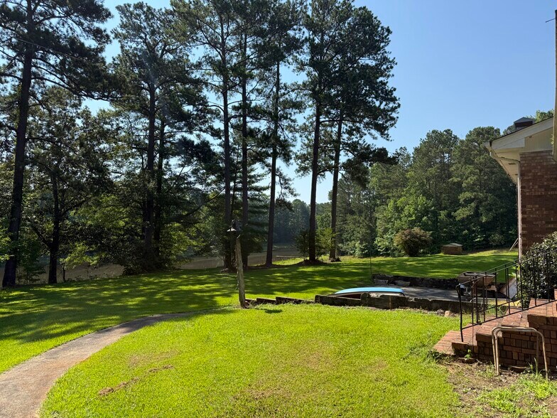 664 Brook Rd, Barnesville, GA à vendre - Photo du bâtiment - Image 2 de 4