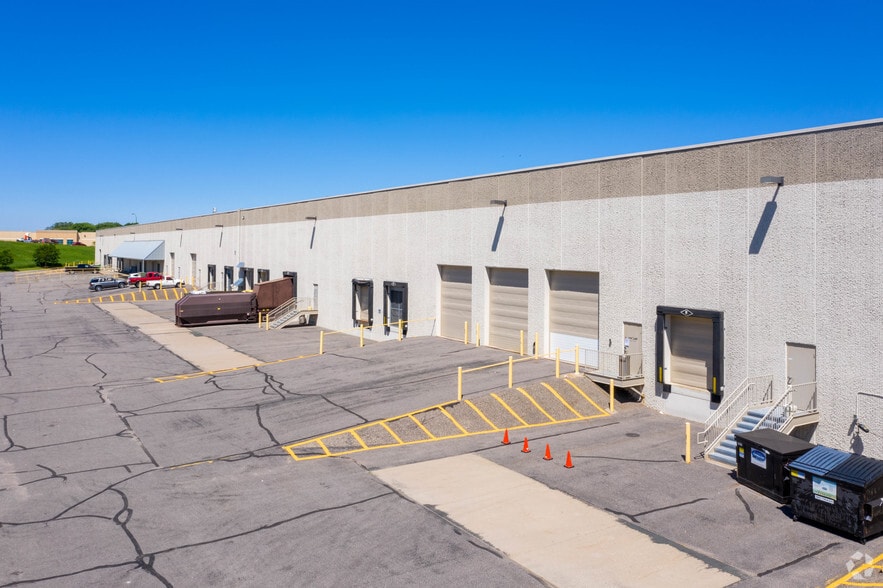 2601 N 49th Ave, Minneapolis, MN for lease - Building Photo - Image 3 of 7