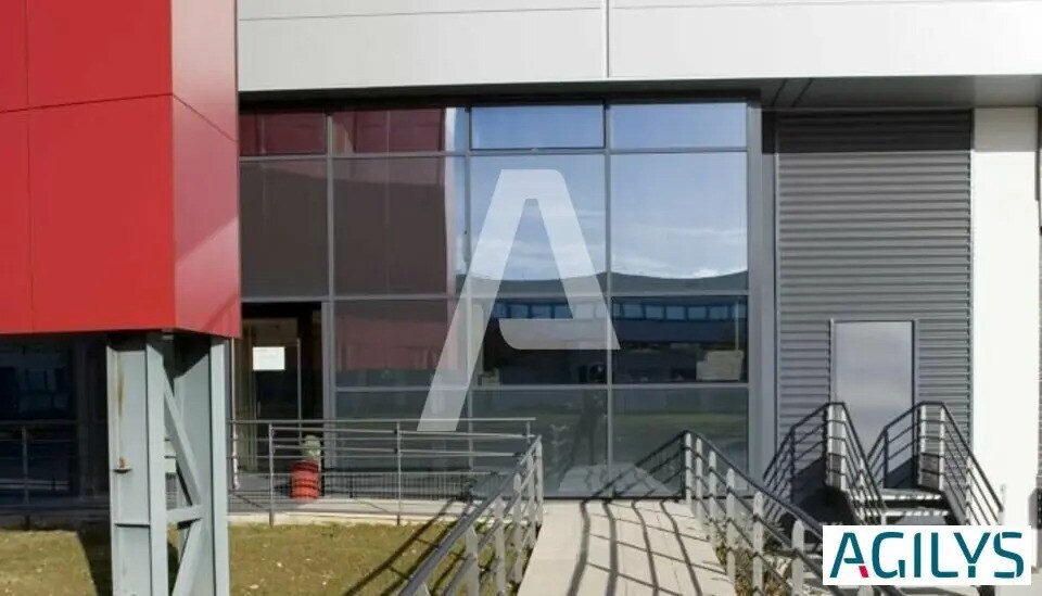 Industrial in  for lease - Building Photo - Image 3 of 11