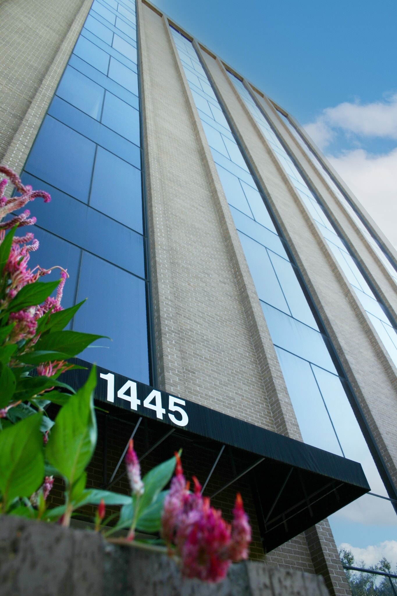 1445 North Loop W, Houston, TX for lease Primary Photo- Image 1 of 6