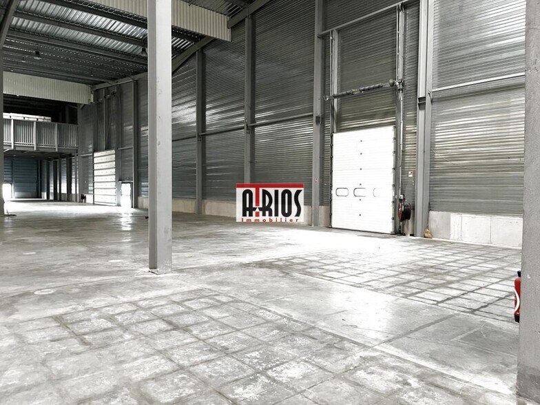 Industrial in La Crau for lease - Building Photo - Image 3 of 4