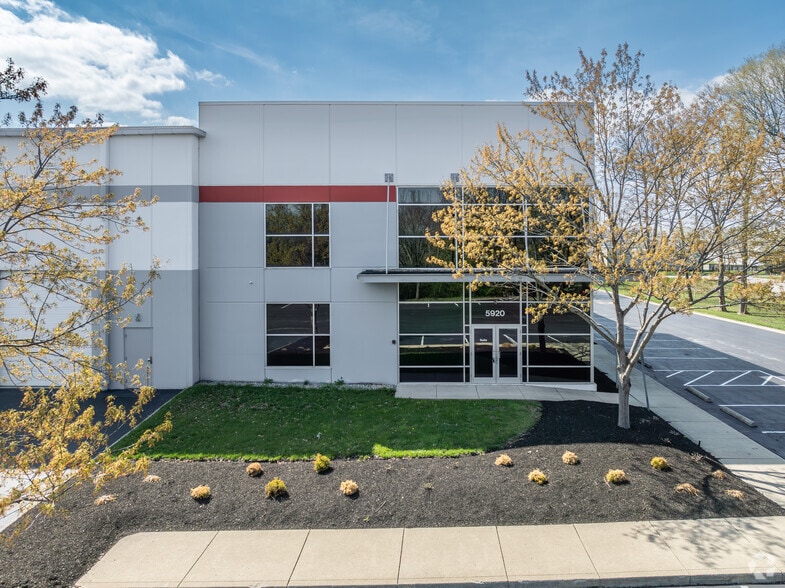 5920 Green Pointe Dr S, Groveport, OH à louer - Photo du bâtiment - Image 2 de 5