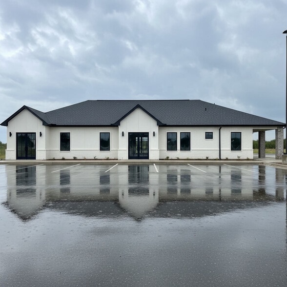 8601 Broadway Exten, Oklahoma City, OK for lease - Building Photo - Image 2 of 4