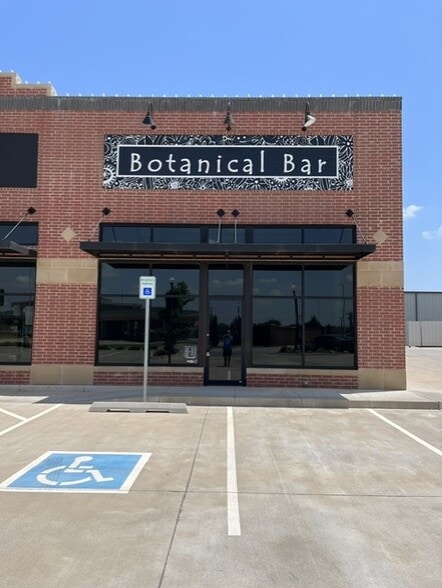 120 NE 150th St, Edmond, OK for lease - Building Photo - Image 3 of 6