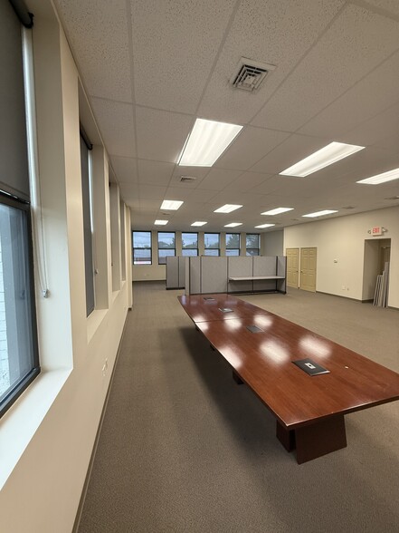 3218 Lake Shore Rd, Buffalo, NY for lease - Interior Photo - Image 2 of 9