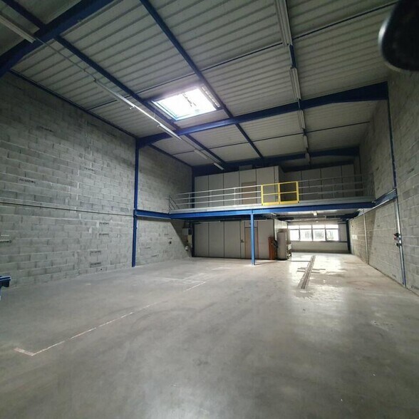 Flex in Échirolles for lease - Interior Photo - Image 1 of 11