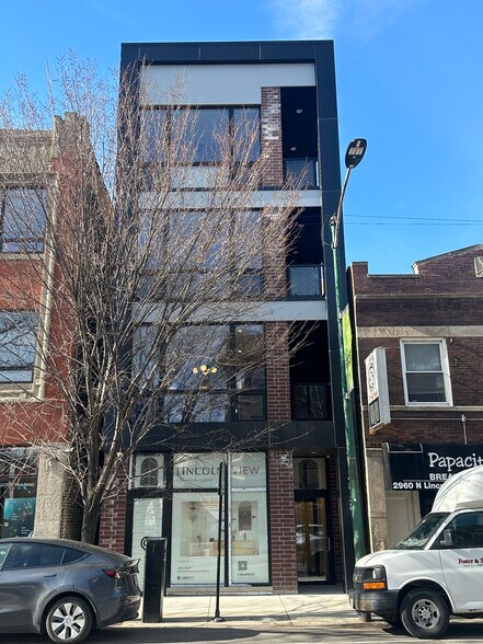 2956 N Lincoln Ave, Chicago, IL à louer - Photo du bâtiment - Image 2 de 17