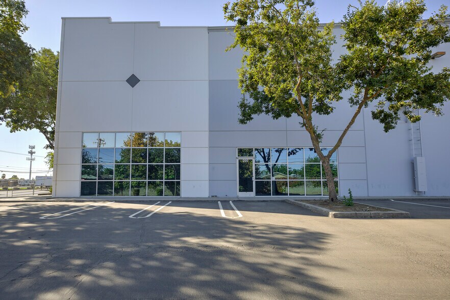 1733 Morgan Rd, Modesto, CA à louer - Photo du bâtiment - Image 2 de 13