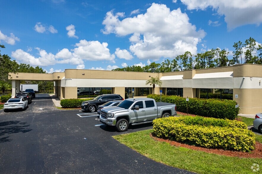 10061 Amberwood Rd, Fort Myers, FL à louer - Photo principale - Image 1 de 5