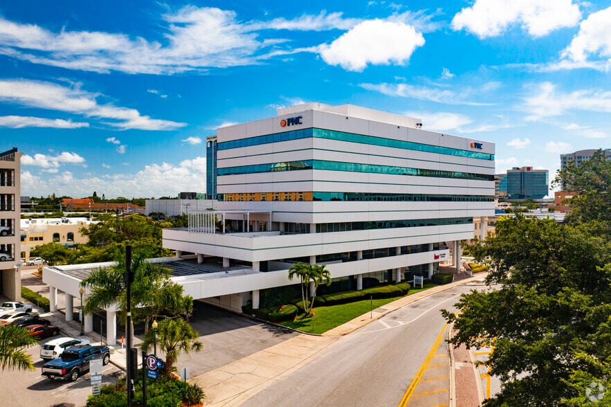 1549 Ringling Blvd, Sarasota, FL à louer - Photo du bâtiment - Image 3 de 6