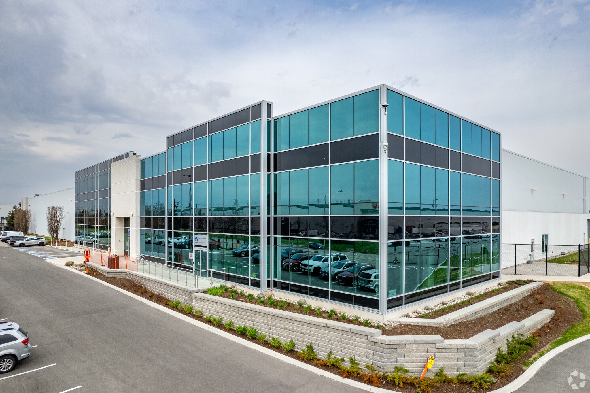 100 Edgeware Rd, Brampton, ON for sale Primary Photo- Image 1 of 1