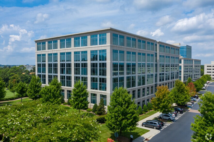 11525 N Community House Rd, Charlotte, NC à louer - Photo du bâtiment - Image 2 de 4