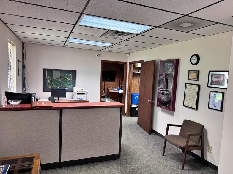 5191 27th Ave, Rockford, IL for lease - Interior Photo - Image 3 of 13