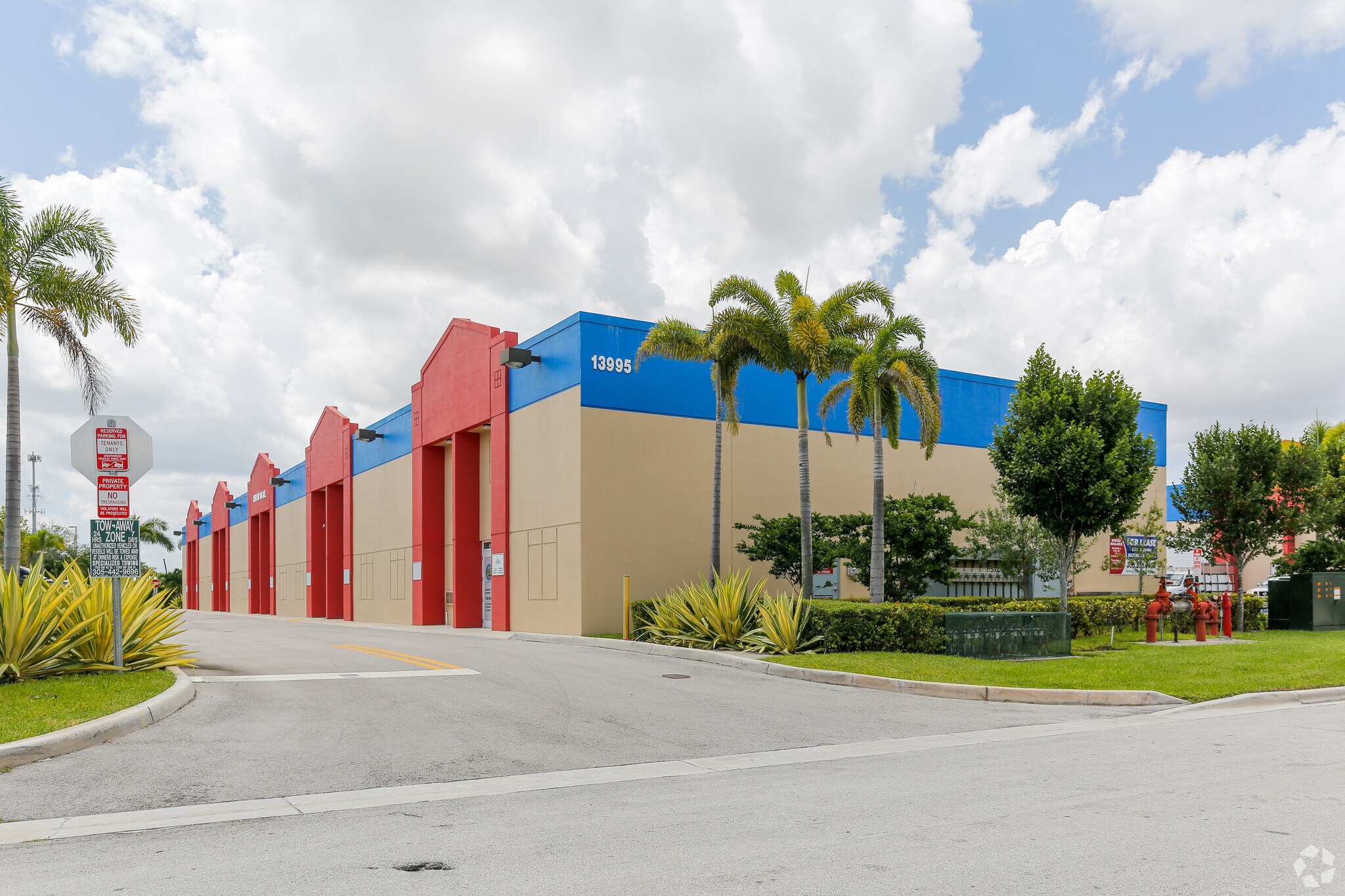 13991 SW 143rd Ct, Miami, FL à louer Photo du bâtiment- Image 1 de 4