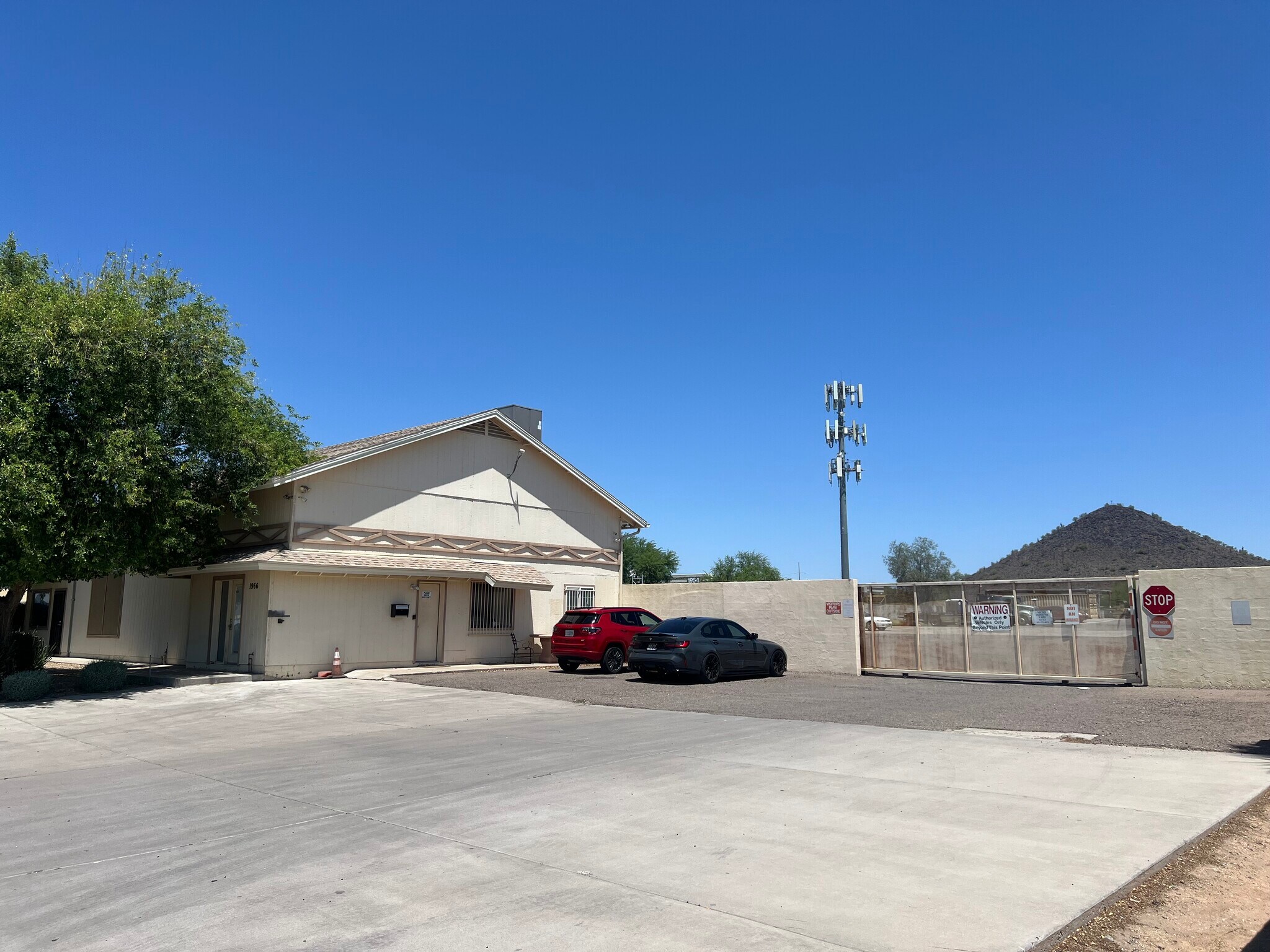 1966 E Deer Valley Rd, Phoenix, AZ à louer Photo du bâtiment- Image 1 de 6