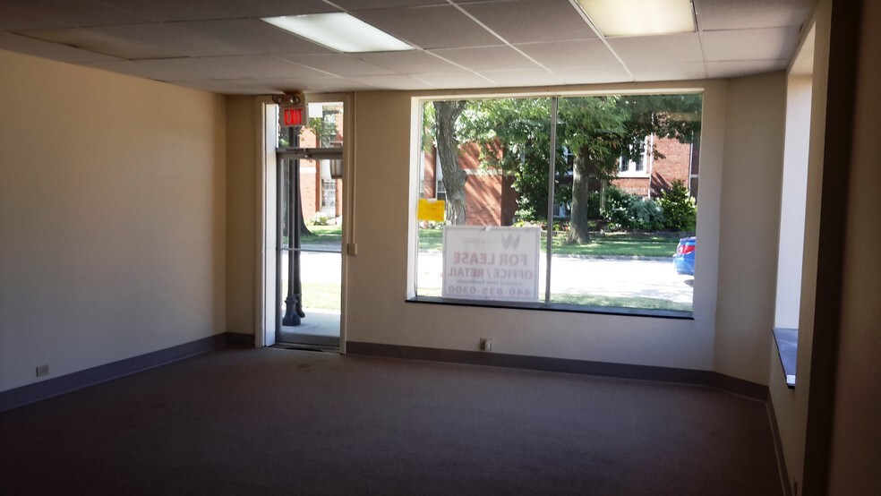 27209 Wolf Rd, Bay Village, OH à louer - Photo intérieure - Image 3 de 4