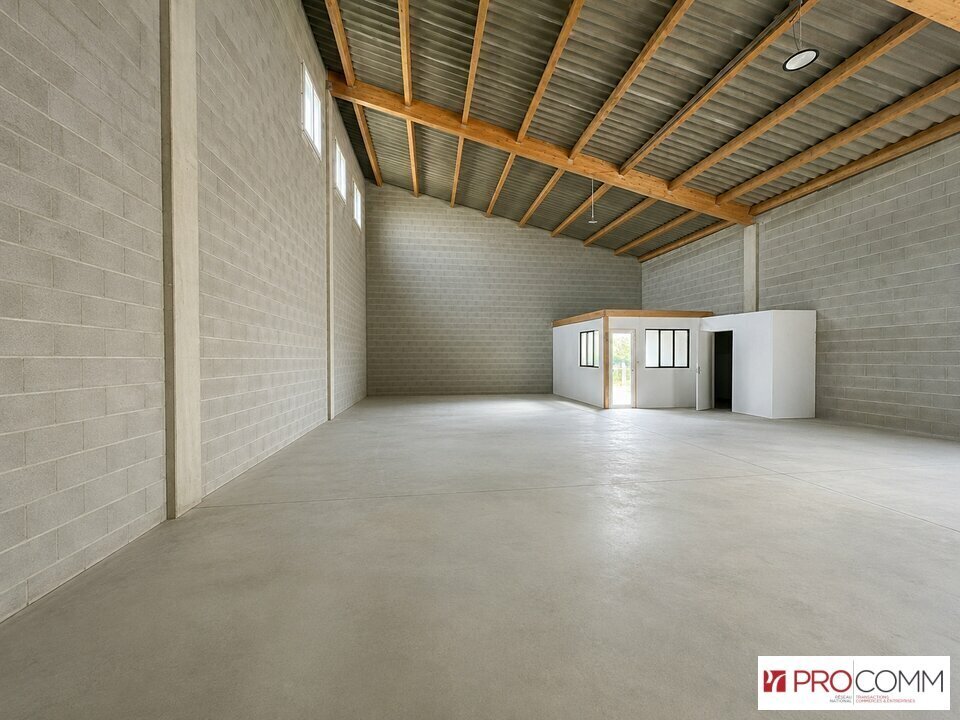 Flex in Puyvert for lease Interior Photo- Image 1 of 4