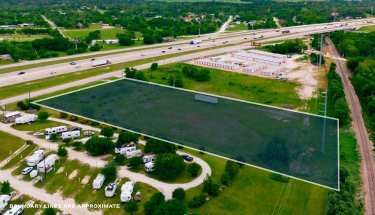18605 N Interstate 35, Bruceville, TX à vendre - Photo du bâtiment - Image 2 de 2