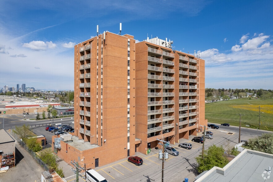 1710 Radisson Dr SE, Calgary, AB for sale - Primary Photo - Image 1 of 1