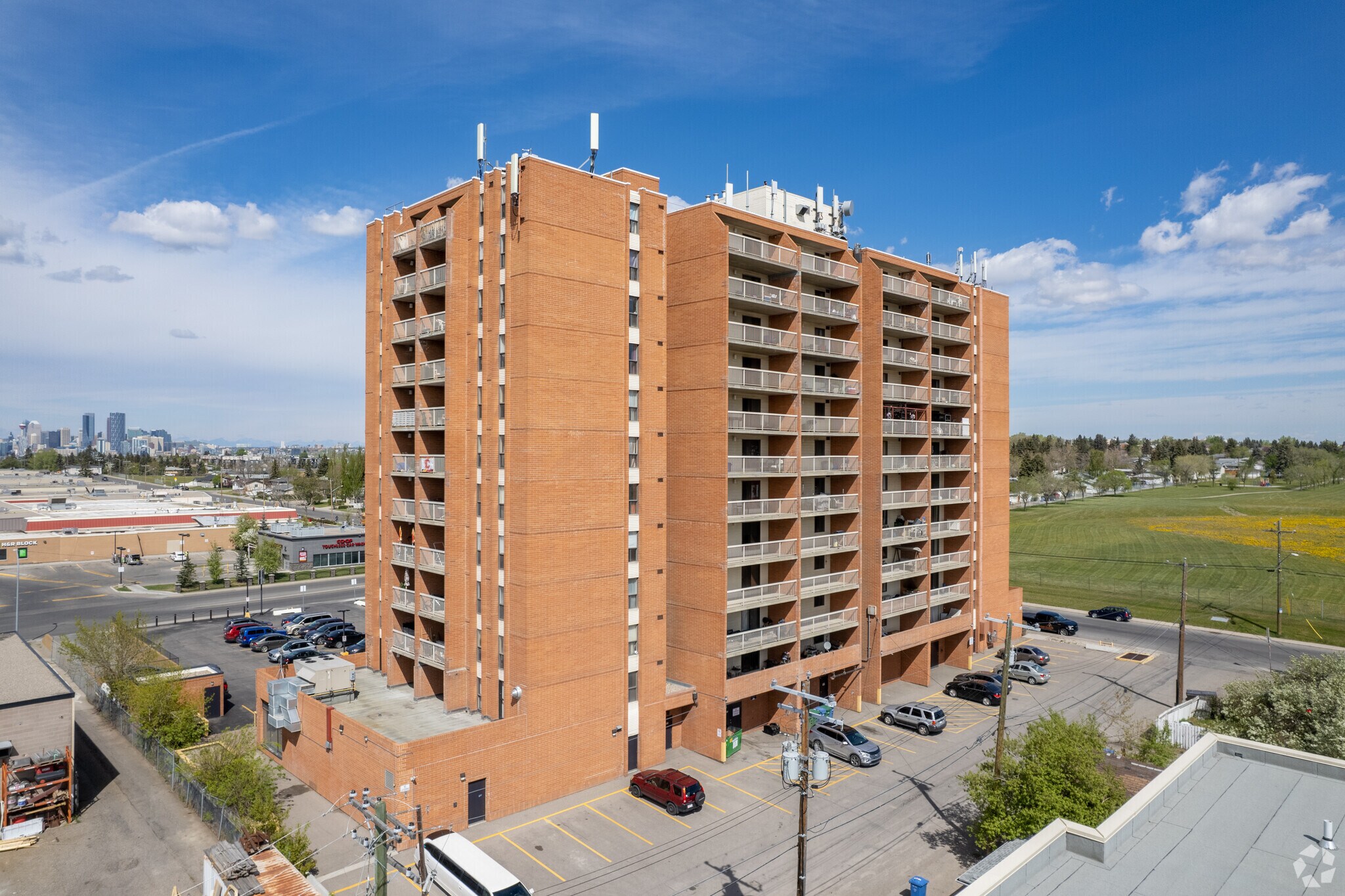 1710 Radisson Dr SE, Calgary, AB à vendre Photo principale- Image 1 de 1