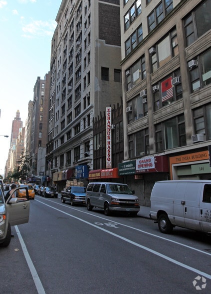 142-144 W 29th St, New York, NY for sale - Building Photo - Image 2 of 4